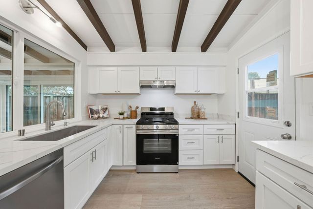 24768 Mango St, Hayward, CA 94545