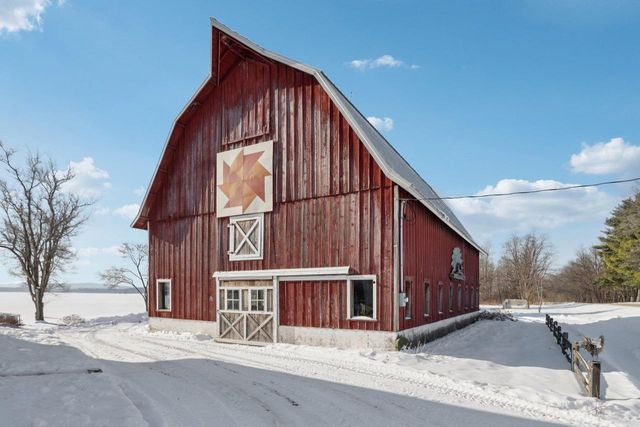 33511 Old Mill Drive, Lone Rock, WI 53556