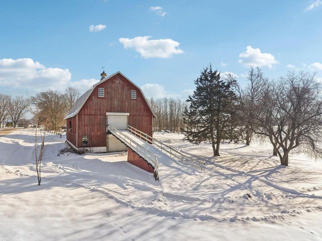 33511 Old Mill Drive, Lone Rock, WI 53556
