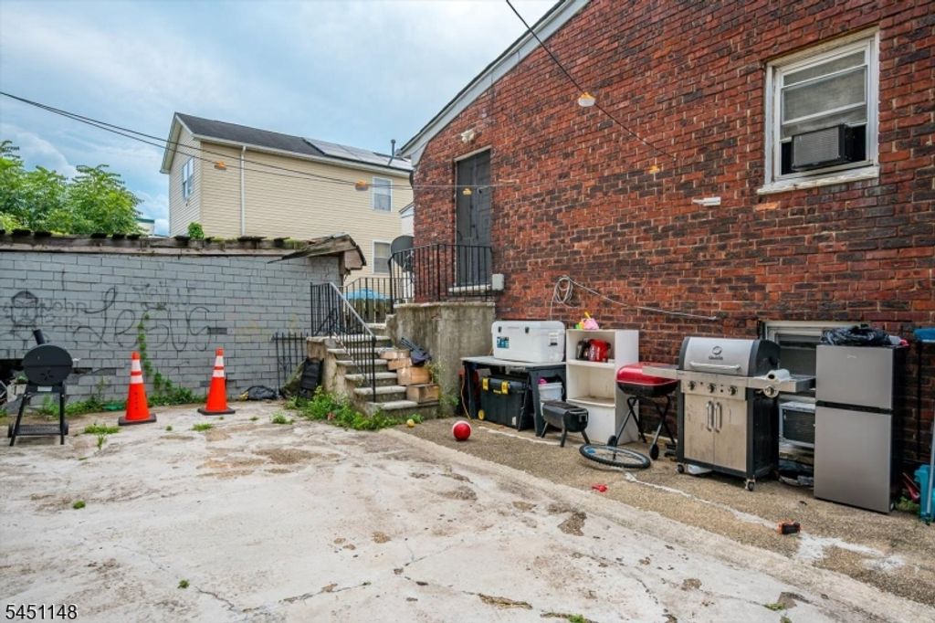 31 Bank St, Elizabeth City, NJ 07201 — photo 5