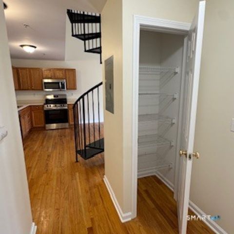 680 Boston Post Road 25, Milford, CT 06460