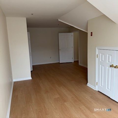 680 Boston Post Road 25, Milford, CT 06460
