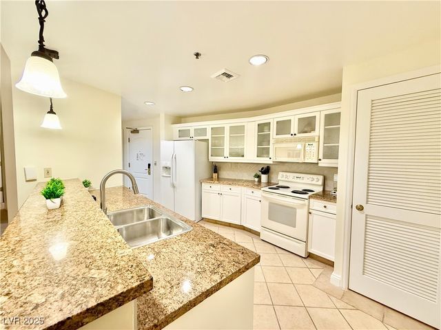 30 Strada Di Villaggio 204, Henderson, NV 89011