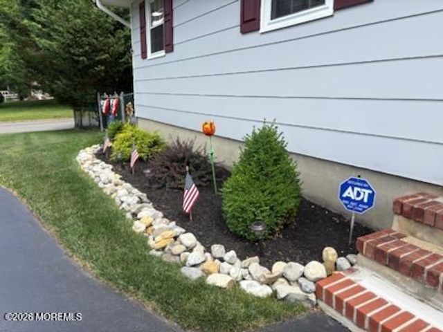 74 Sun Valley Road, Toms River, NJ 08755