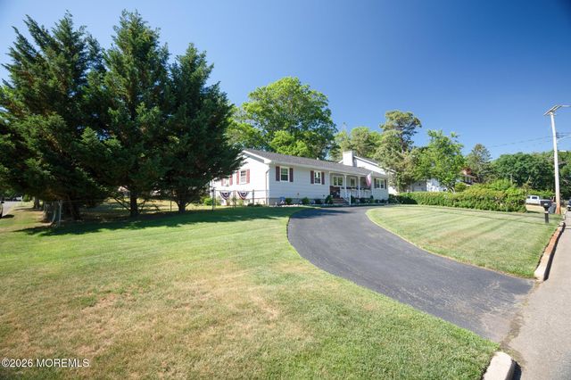 74 Sun Valley Road, Toms River, NJ 08755