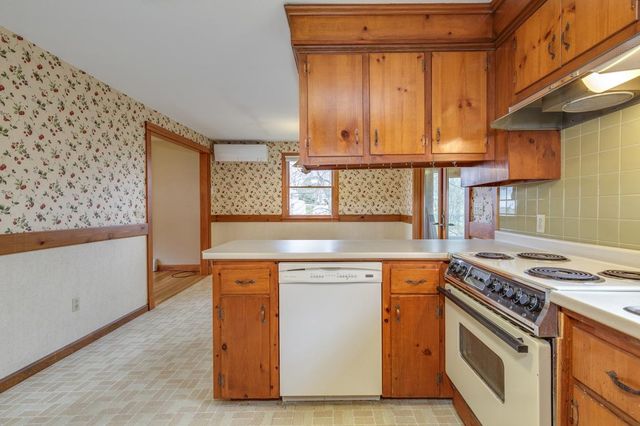 380 Woodcrest Court, Manchester, NH 03109