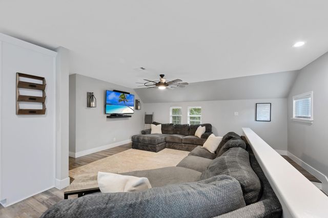 819 Sentinel Oaks, Pinehurst, TX 77362