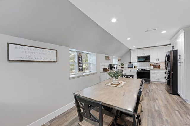 819 Sentinel Oaks, Pinehurst, TX 77362