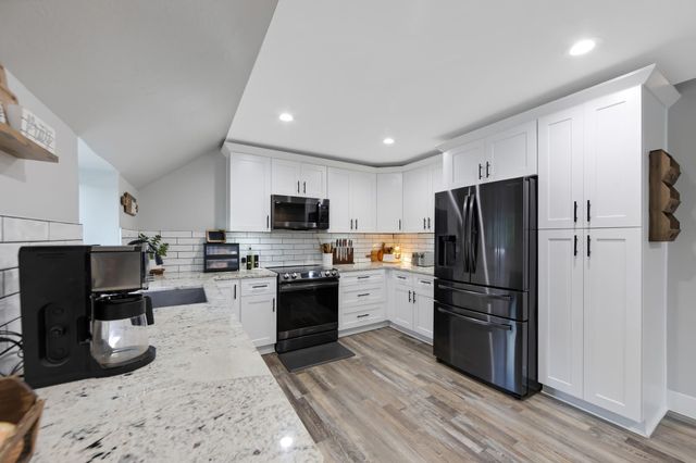 819 Sentinel Oaks, Pinehurst, TX 77362