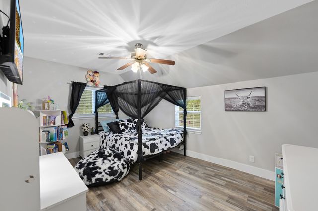 819 Sentinel Oaks, Pinehurst, TX 77362