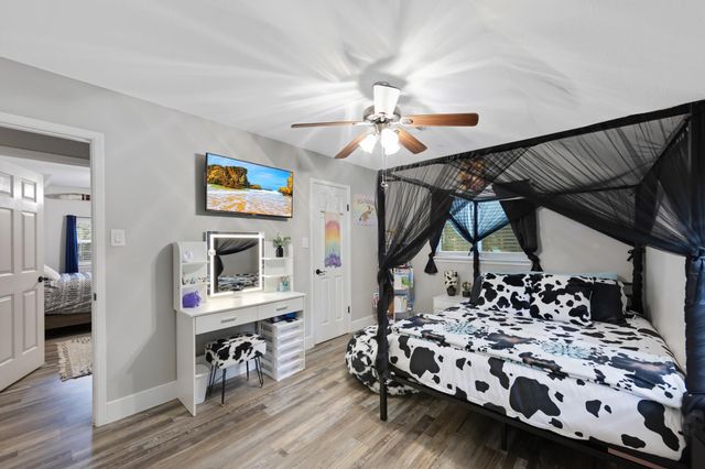 819 Sentinel Oaks, Pinehurst, TX 77362