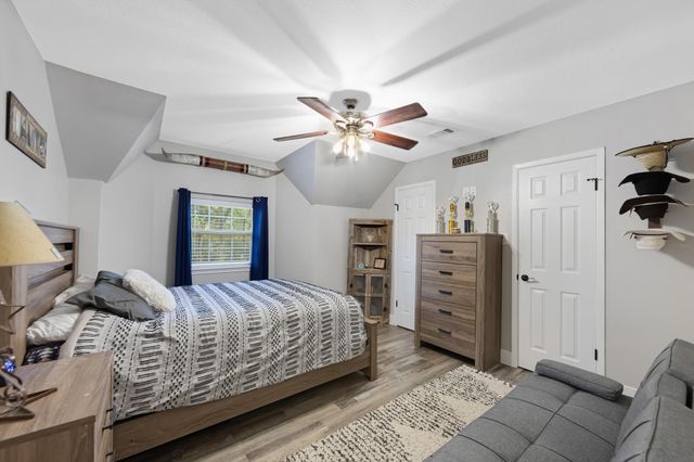 819 Sentinel Oaks, Pinehurst, TX 77362