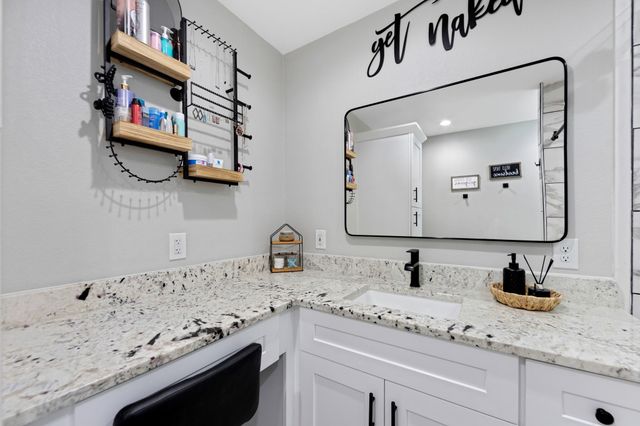 819 Sentinel Oaks, Pinehurst, TX 77362
