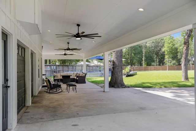 819 Sentinel Oaks, Pinehurst, TX 77362