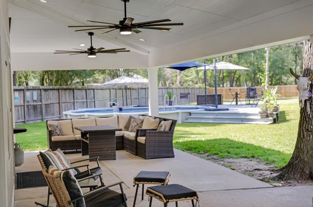 819 Sentinel Oaks, Pinehurst, TX 77362