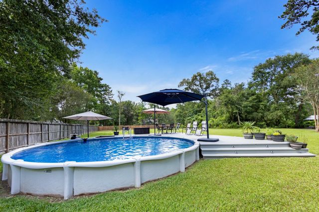 819 Sentinel Oaks, Pinehurst, TX 77362