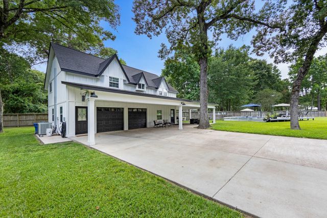 819 Sentinel Oaks, Pinehurst, TX 77362