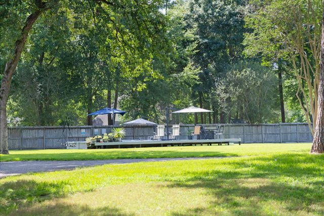 819 Sentinel Oaks, Pinehurst, TX 77362