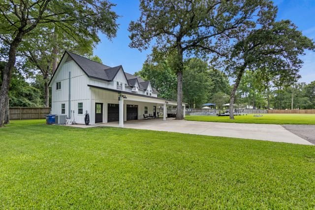 819 Sentinel Oaks, Pinehurst, TX 77362
