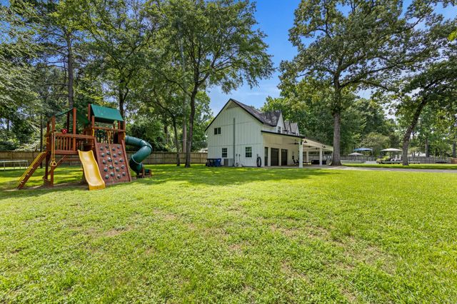 819 Sentinel Oaks, Pinehurst, TX 77362