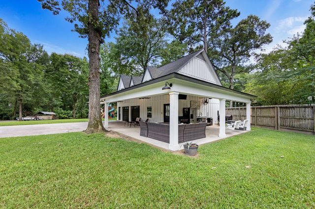 819 Sentinel Oaks, Pinehurst, TX 77362
