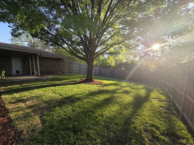 521 Newcastle Drive, Desoto, TX 75115