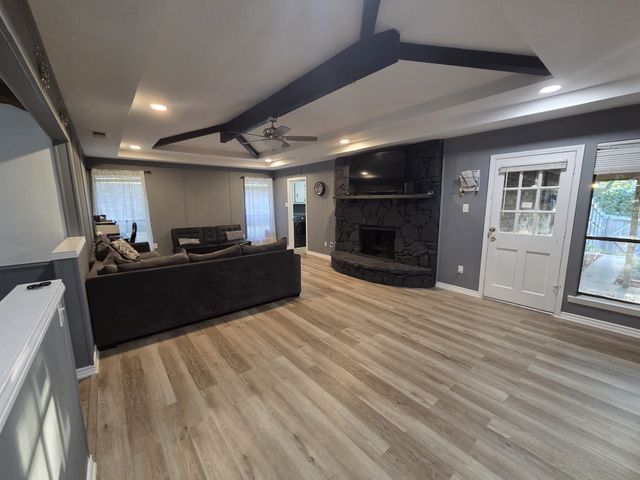 521 Newcastle Drive, Desoto, TX 75115