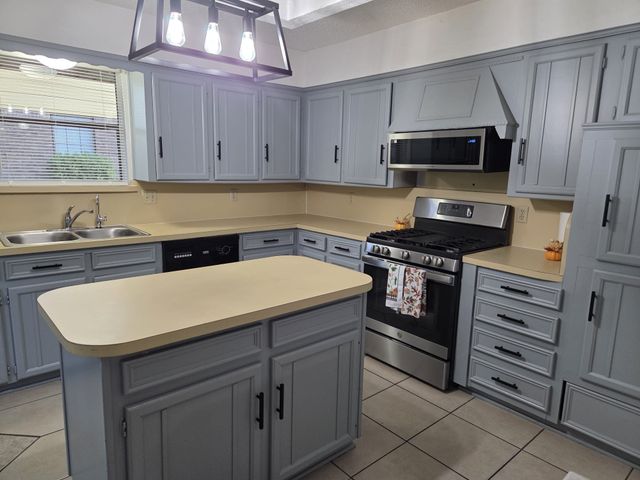 521 Newcastle Drive, Desoto, TX 75115