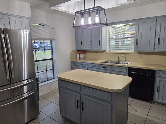 521 Newcastle Drive, Desoto, TX 75115