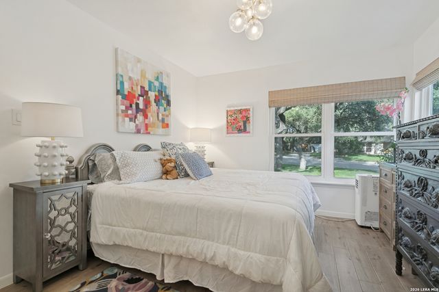 8811 Pineridge Rd, San Antonio, TX 78217
