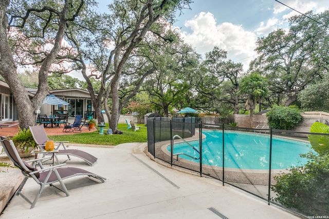 8811 Pineridge Rd, San Antonio, TX 78217