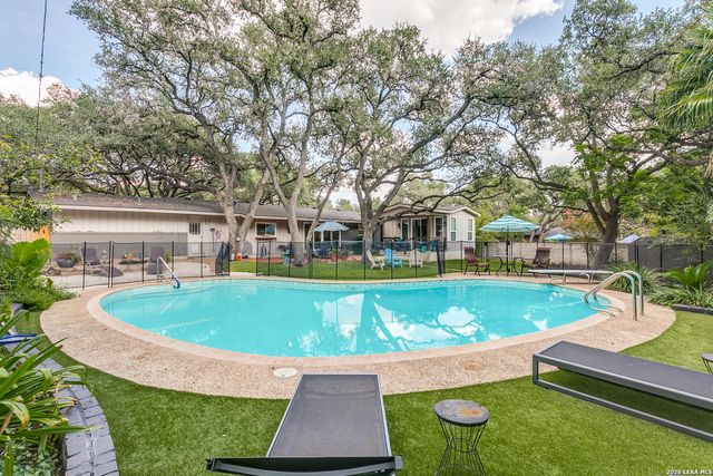 8811 Pineridge Rd, San Antonio, TX 78217