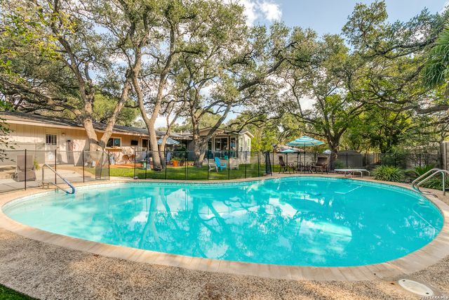 8811 Pineridge Rd, San Antonio, TX 78217