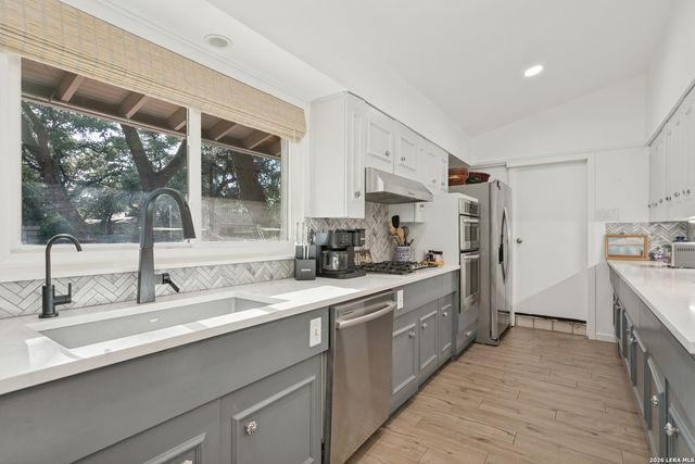 8811 Pineridge Rd, San Antonio, TX 78217