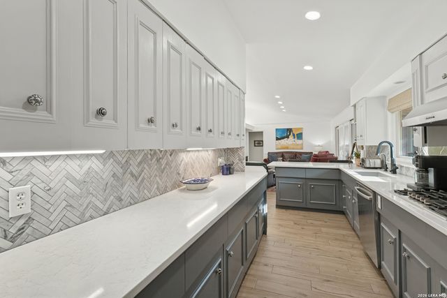 8811 Pineridge Rd, San Antonio, TX 78217