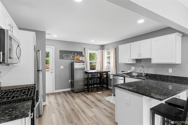 12848 Vernon Avenue, Warren, MI 48089