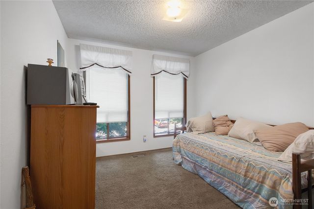 2925 87th Ave Ct E, Edgewood, WA 98371