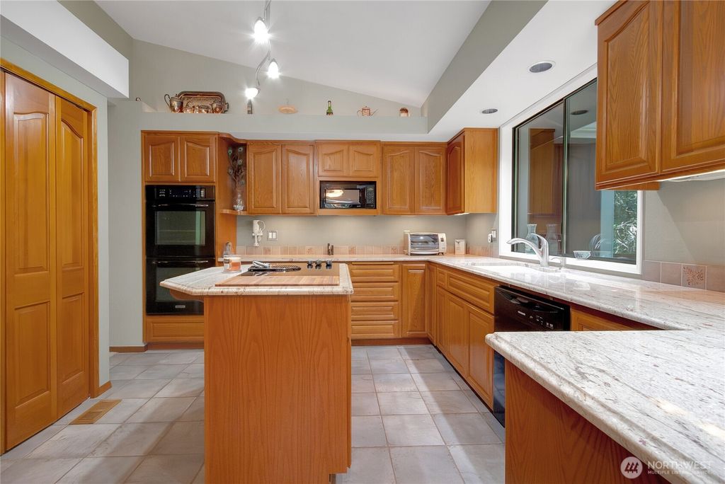 2925 87th Ave Ct E, Edgewood, WA 98371