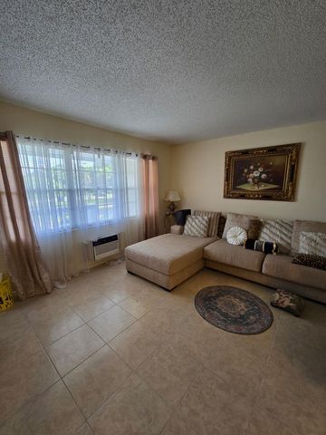 12 Prescott 12, Deerfield Beach, FL 33442