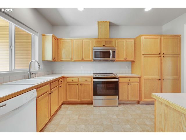 2365 N GRAY St, Cornelius, OR 97113
