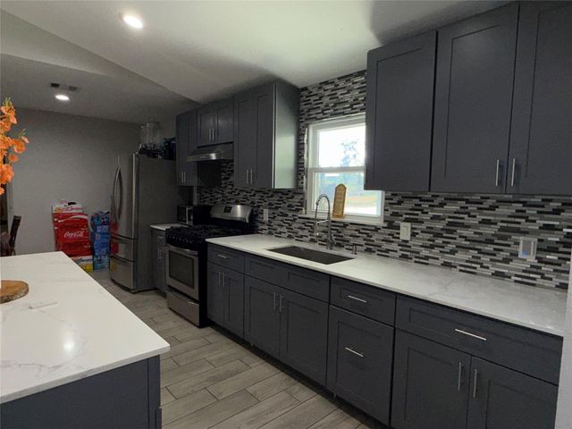 7610 Almeda Genoa Road, Houston, TX 77075