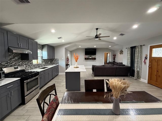 7610 Almeda Genoa Road, Houston, TX 77075