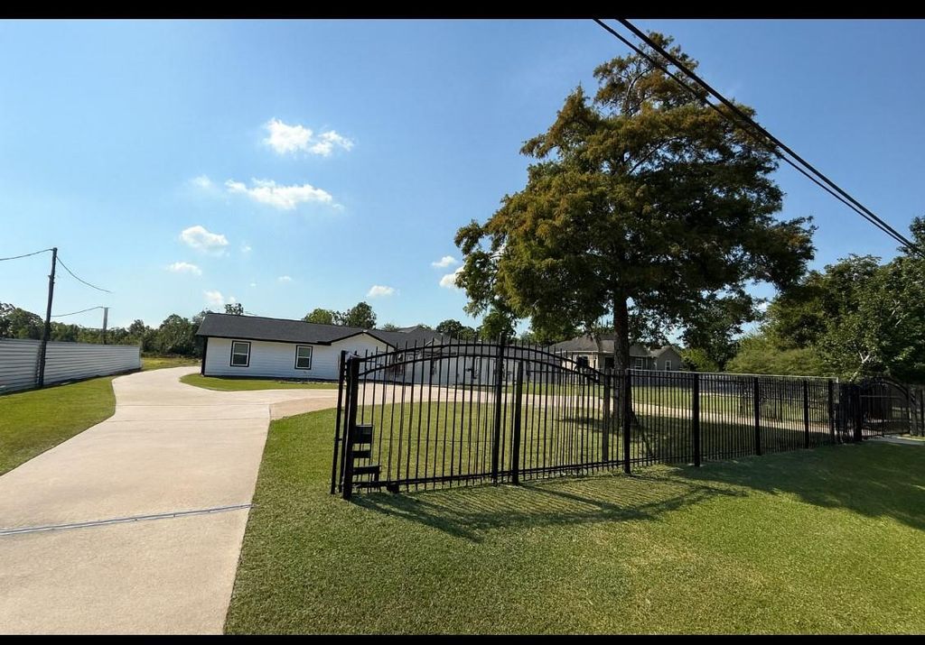 7610 Almeda Genoa Road, Houston, TX 77075