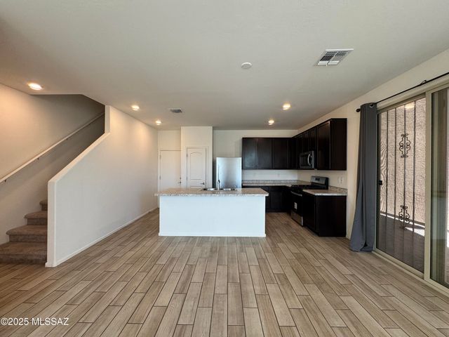 1122 E Cairn Street, Tucson, AZ 85719
