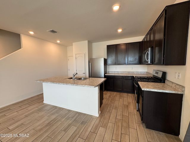 1122 E Cairn Street, Tucson, AZ 85719