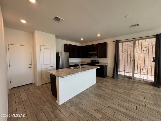 1122 E Cairn Street, Tucson, AZ 85719