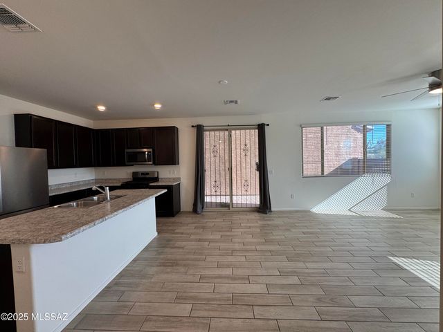 1122 E Cairn Street, Tucson, AZ 85719