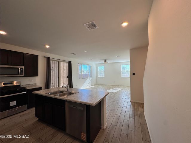 1122 E Cairn Street, Tucson, AZ 85719