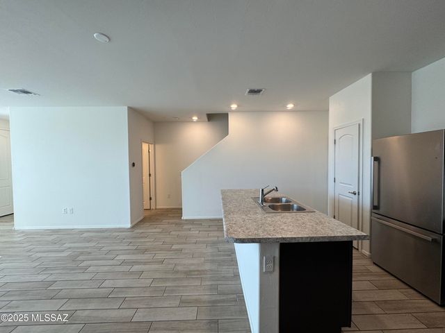 1122 E Cairn Street, Tucson, AZ 85719