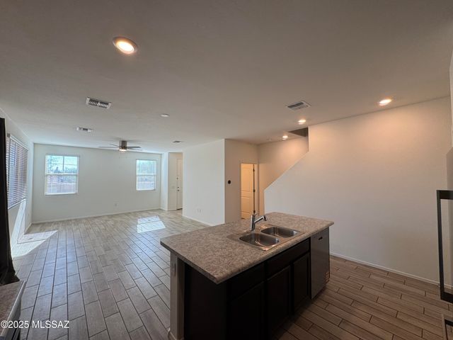 1122 E Cairn Street, Tucson, AZ 85719